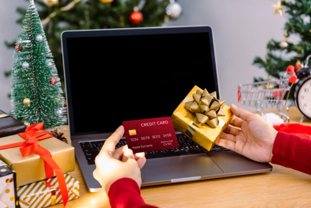 How Do Holiday Scams Come Into Our Lives? 10